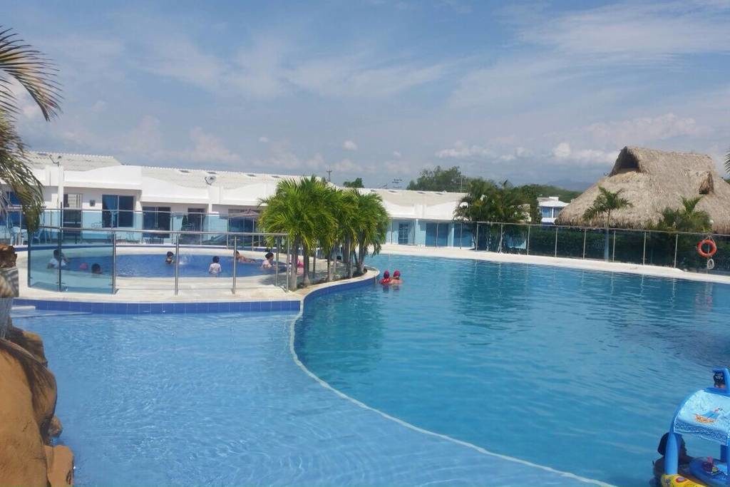 Piscina de cabaña en Melgar Flandes